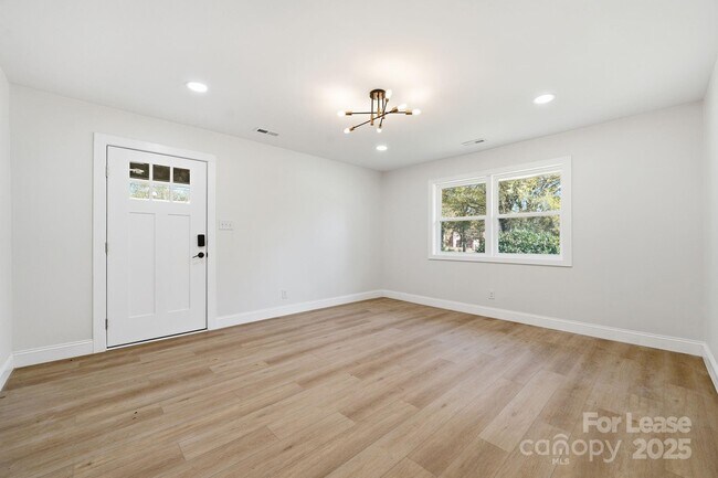 Building Photo - 1320 Anderson St