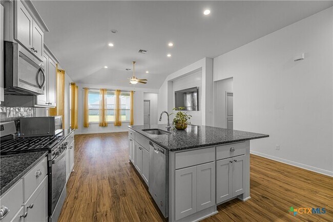 Building Photo - 412 Brushy Creek