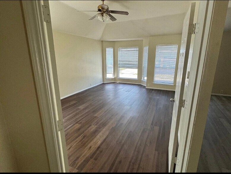 Building Photo - 4533 Indian Rock Dr