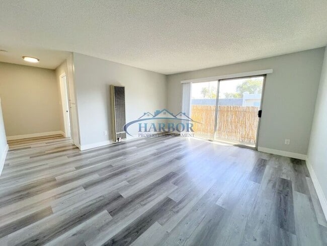 Building Photo - 2315 S Grand Ave