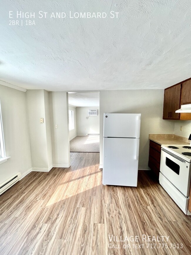 Building Photo - Huge 2-Bed apartment with washer/dryer hoo...