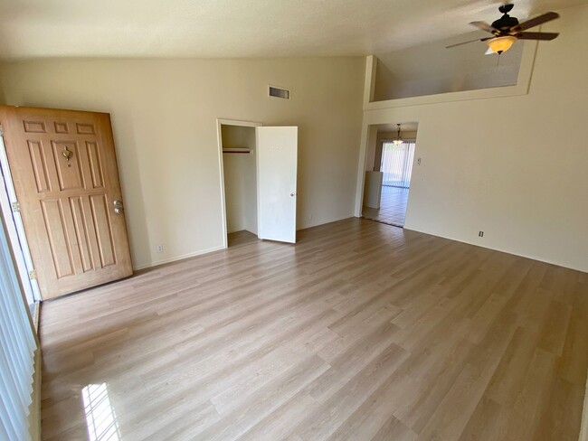 Building Photo - Corner Lot Property 3 bedroom 2 Bath