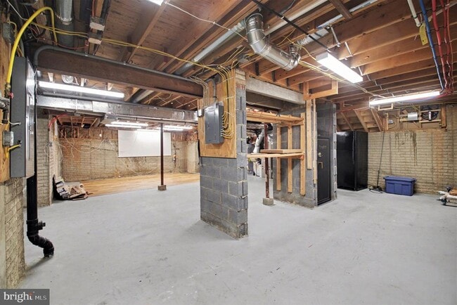 Building Photo - 24 Lipscomb Ct