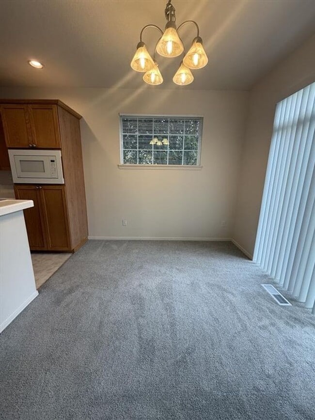 Building Photo - 1176 SE Tamora Ave