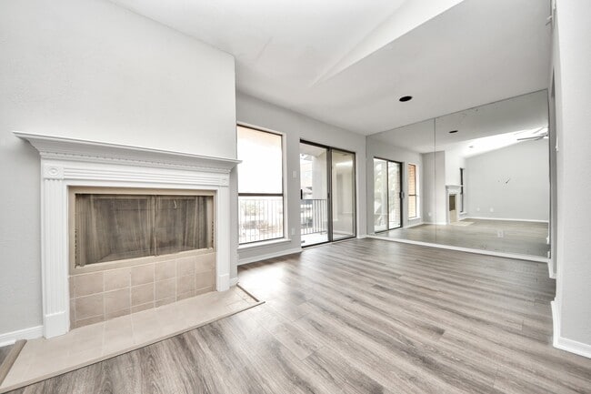 Building Photo - 1818 Augusta Dr