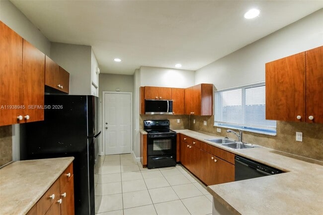 Building Photo - 377 NE 29th Terrace