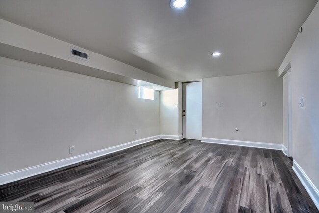 Building Photo - 6504 Rosemont Ave