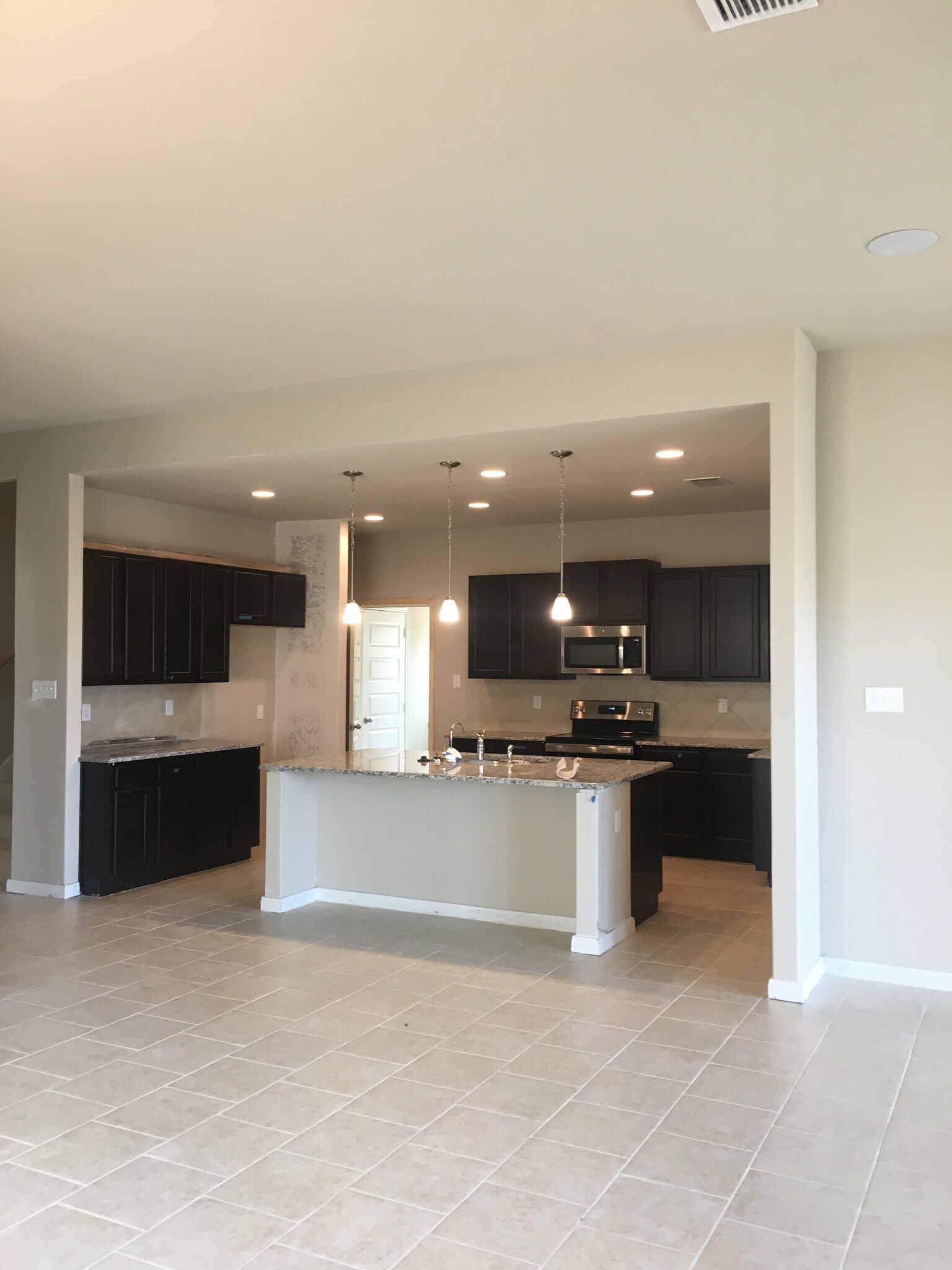 Building Photo - 156 Bass Ln