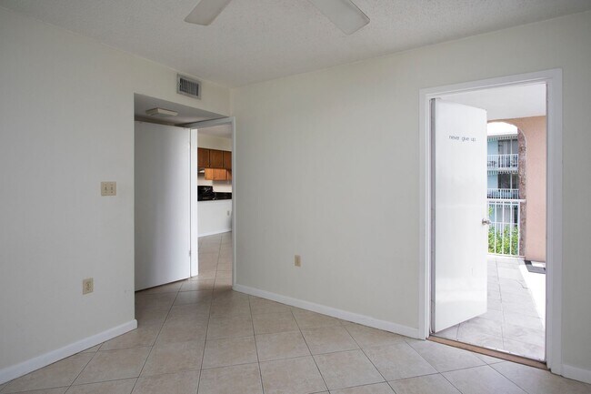 Building Photo - 2 Bedroom 2 Bathroom in Las Salinas Condom...