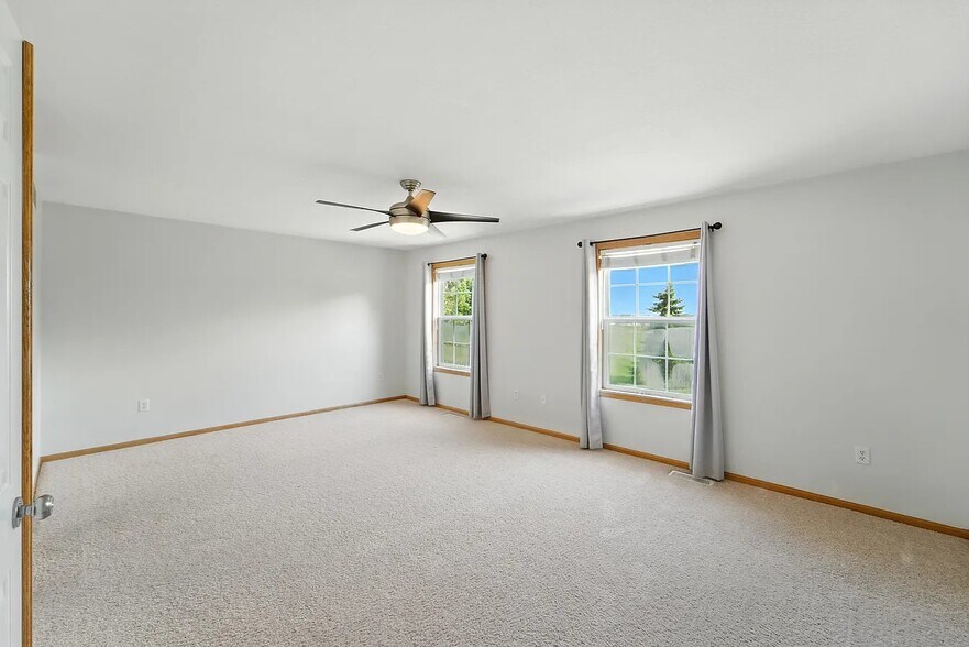 Building Photo - 277 S 79th St