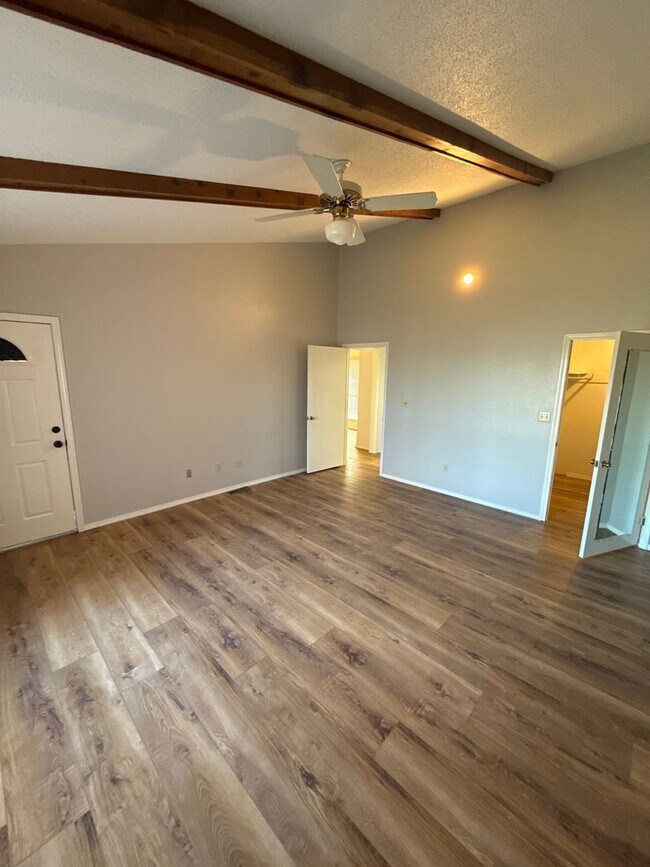 Building Photo - 185 Ridgeview Ln