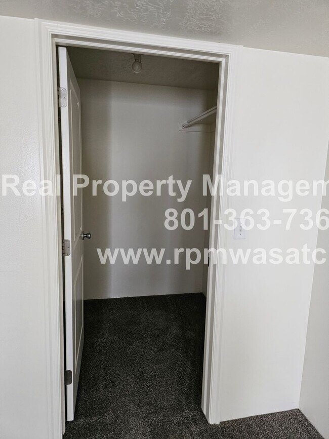 Building Photo - Come Check Out This Newly Updated 5 Bedroom 3 bathroom Home in South Jordan!