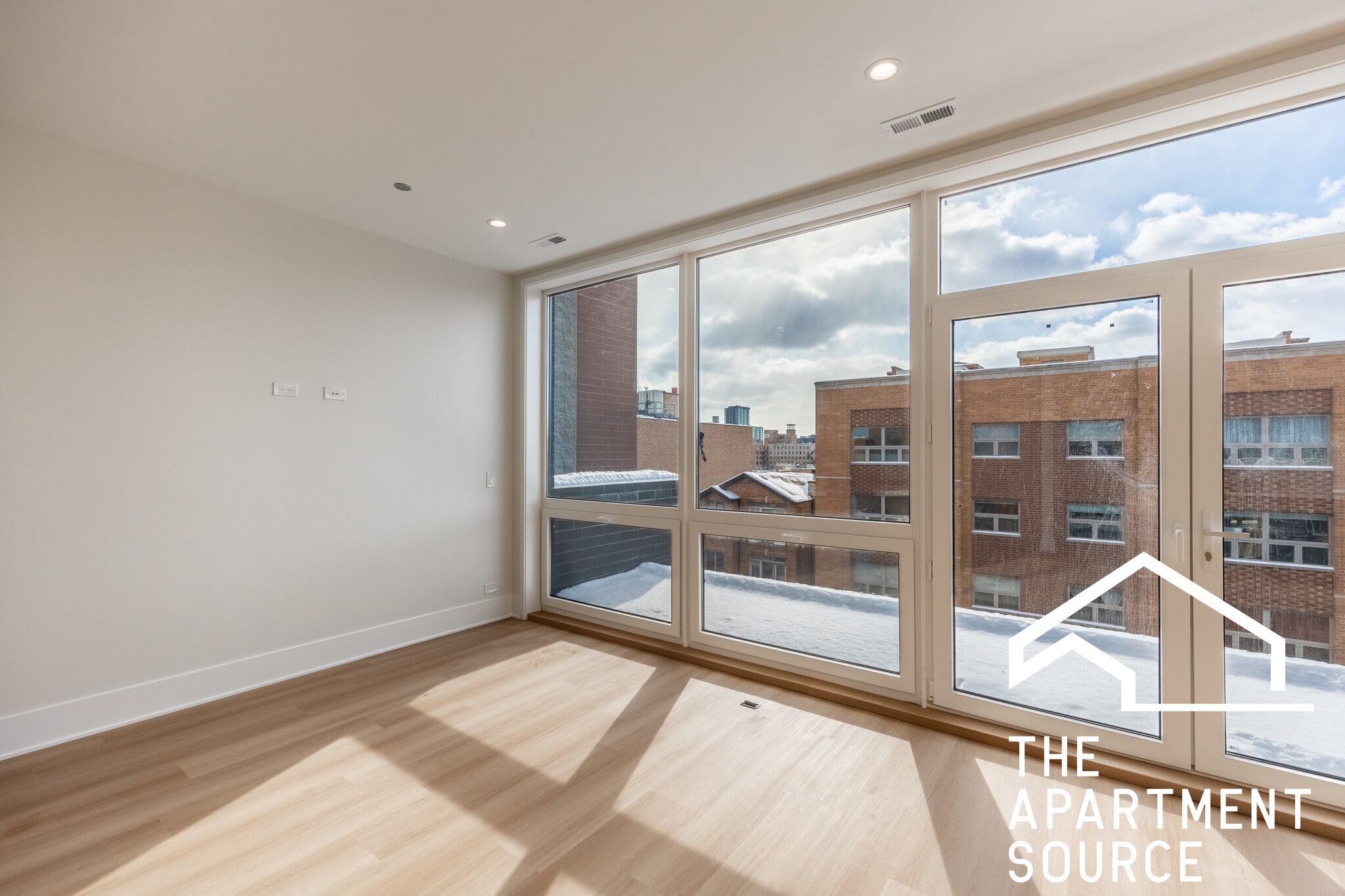 Building Photo - 1624 W Grand Ave