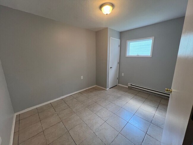 Building Photo - 33 Leland Ave