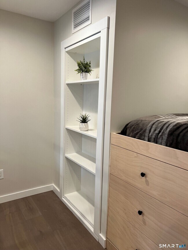 Building Photo - 177 Butternut St