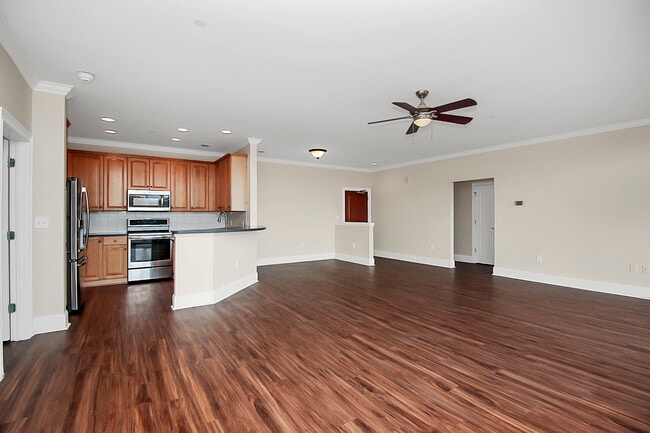 Building Photo - 400 N Church St