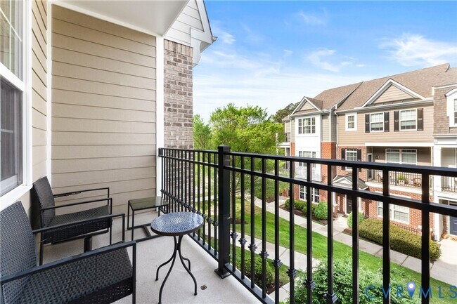 Building Photo - 3904 Village Townes Walk