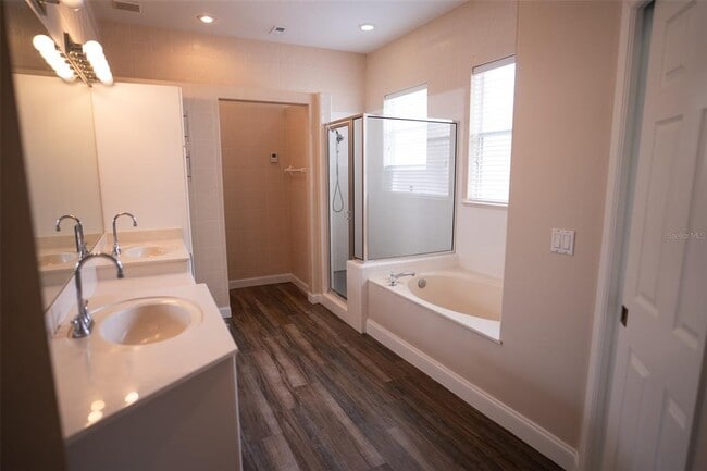 Building Photo - 2652 Queen Mary Pl