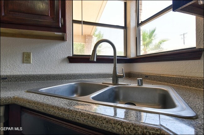 Building Photo - 695 Bluff Canyon Cir