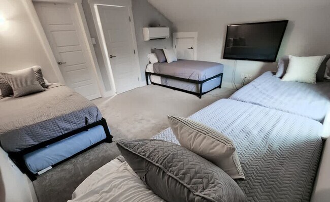 Building Photo - 803B Dawson Rd