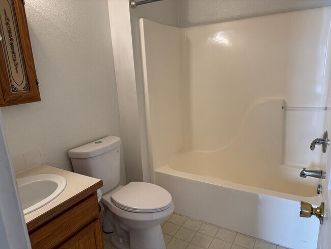 Building Photo - 692 N 1st St