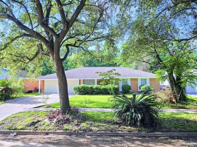Building Photo - 5922 Densmore Dr
