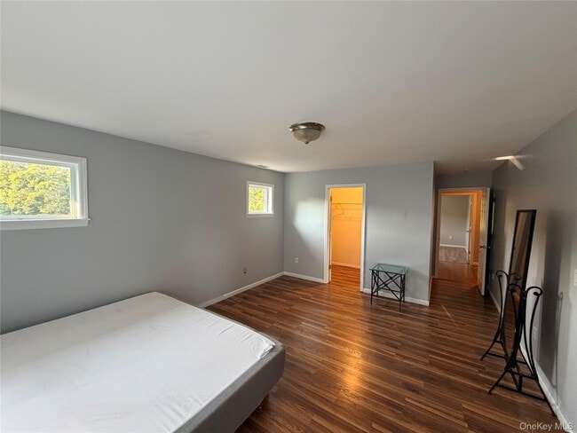 Building Photo - 484 N Magee St