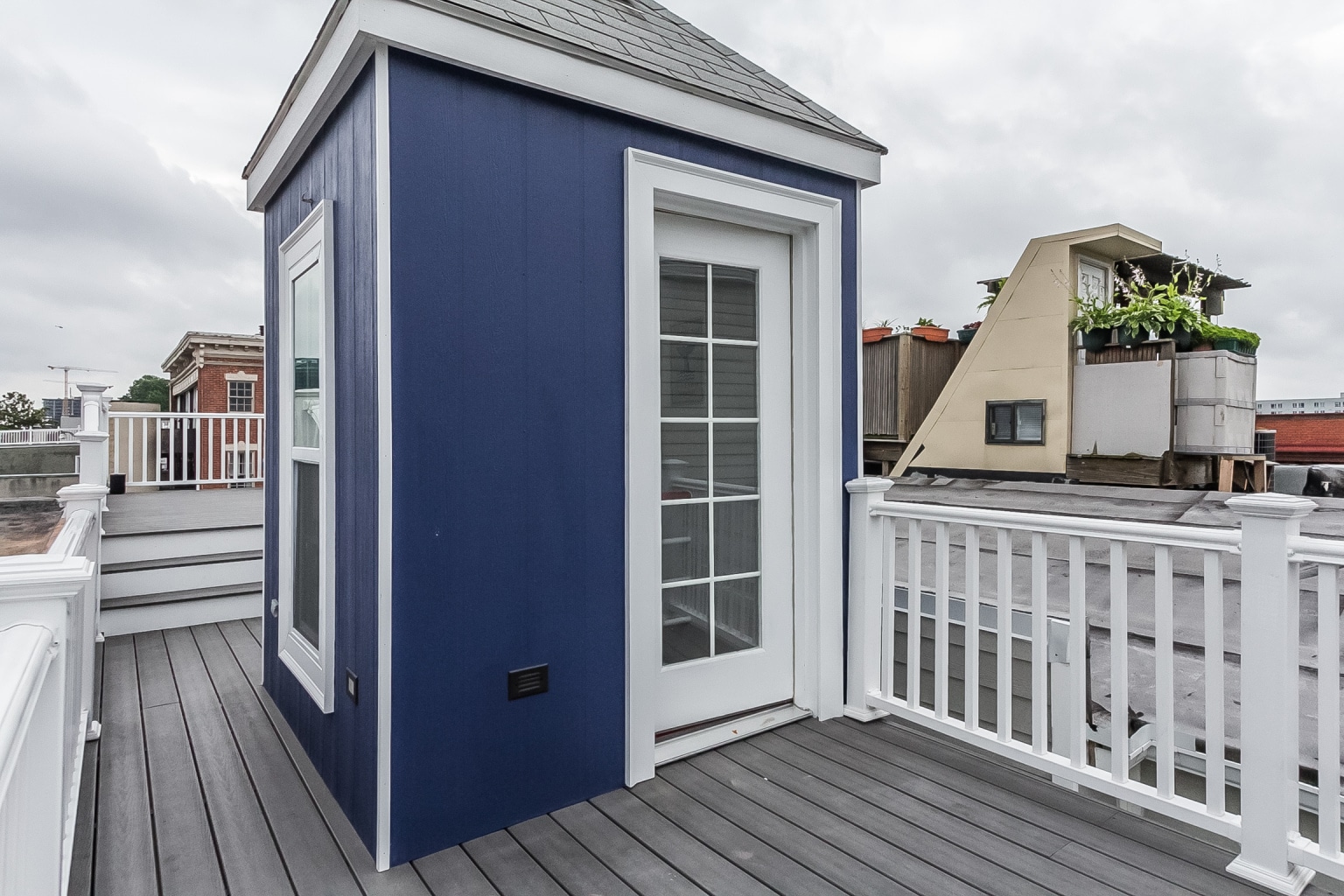 Building Photo - 736 Light St