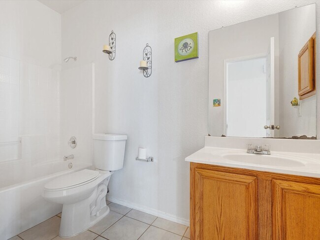 Building Photo - 548 Linacre Dr