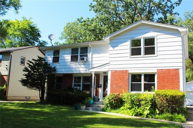 Building Photo - 140 Ayrault Dr