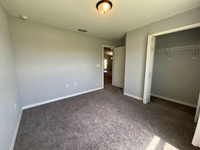 Building Photo - 5547 SE 91st Pl