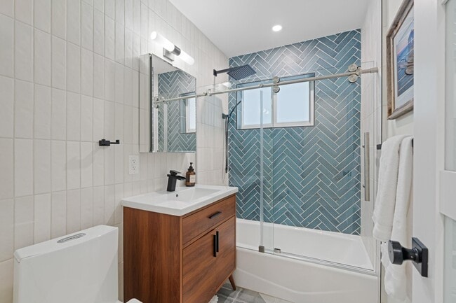 Building Photo - 450 NE 5th Cir