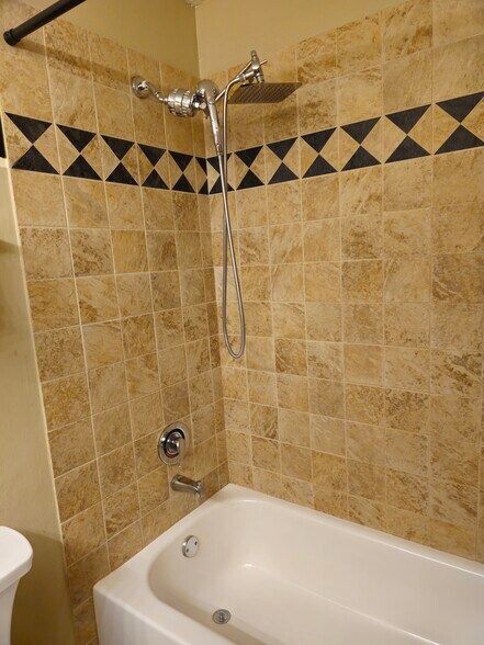 Building Photo - 5820 Oakwood Dr