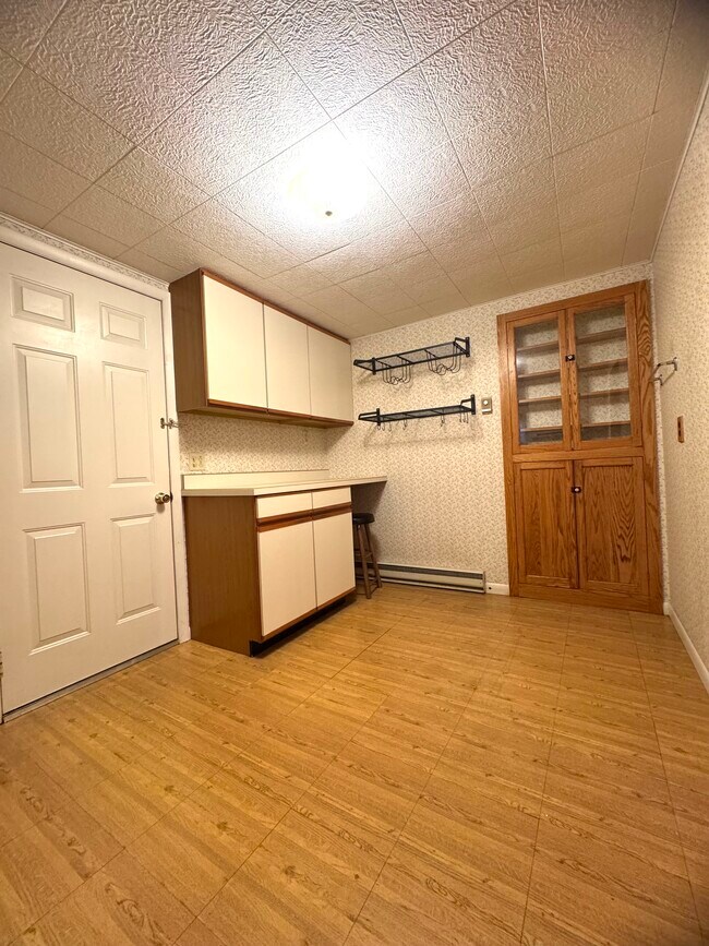 Building Photo - 15 W Worley Ave