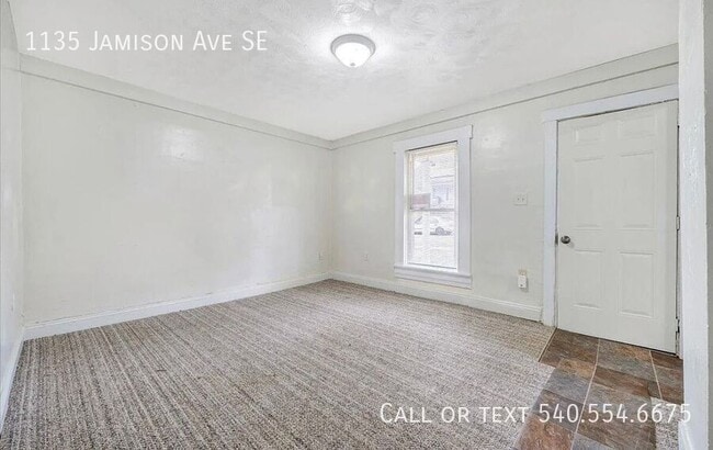 Building Photo - 1135 Jamison Ave SE