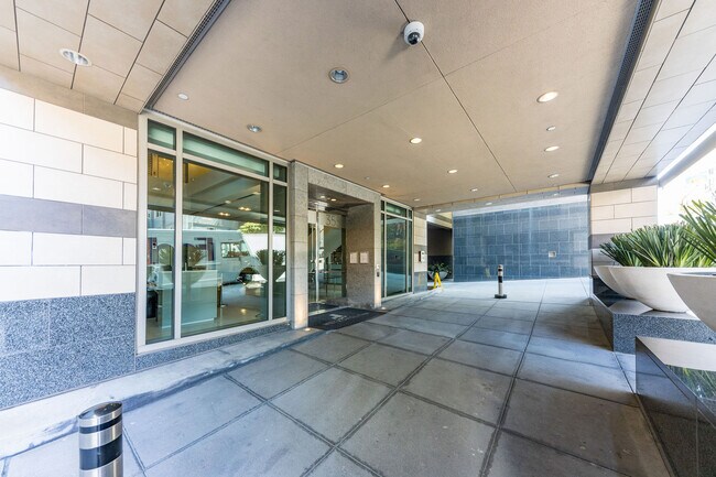 Building Photo - 333 1st St