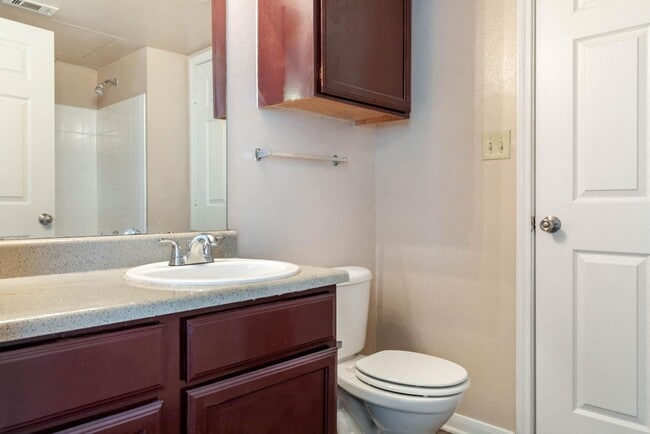 Building Photo - Hickory Trace Townhomes