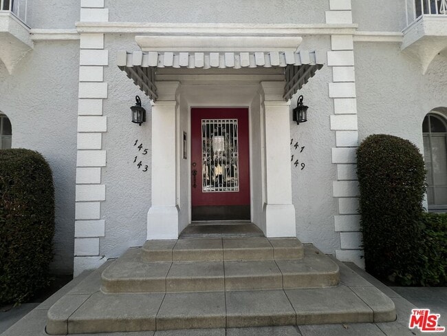 Building Photo - 145 N Sycamore Ave