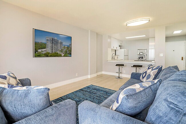 Building Photo - 2121 N Ocean Blvd