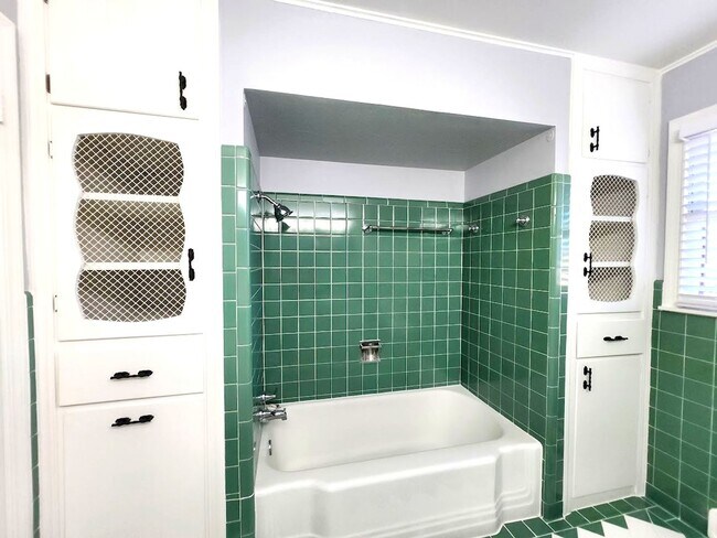 Building Photo - 2 Bed 1.5 Bath 1 Car Garage in the GRADY MUSGRAVE LAKESIDE Addition