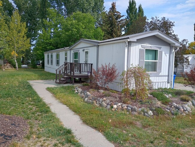 Primary Photo - 202 Holly St