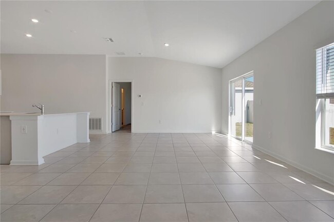 Building Photo - 668 Sand Pne Ln