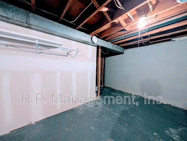 Building Photo - 9342 Trenton Ln N