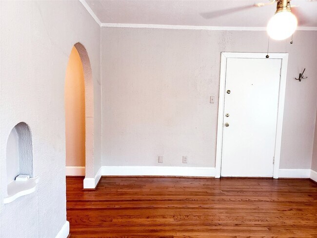 Building Photo - 5900 Oram St