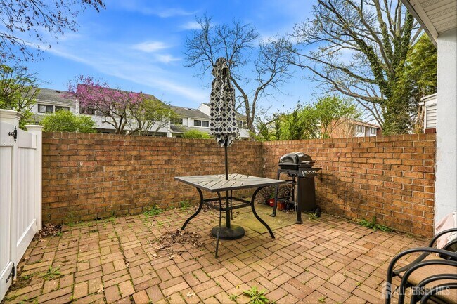 Building Photo - 7 Dennison Dr