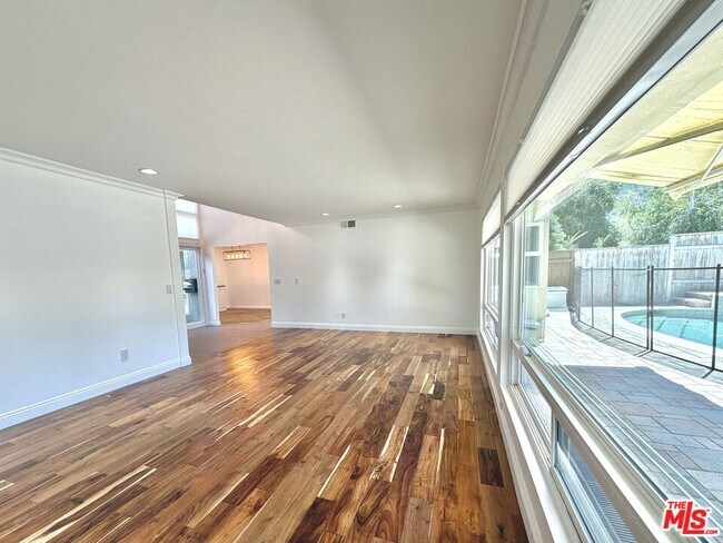 Building Photo - 1615 Wellington Pl