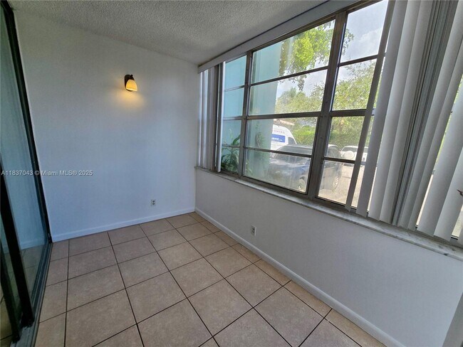 Building Photo - 2731 Taft St