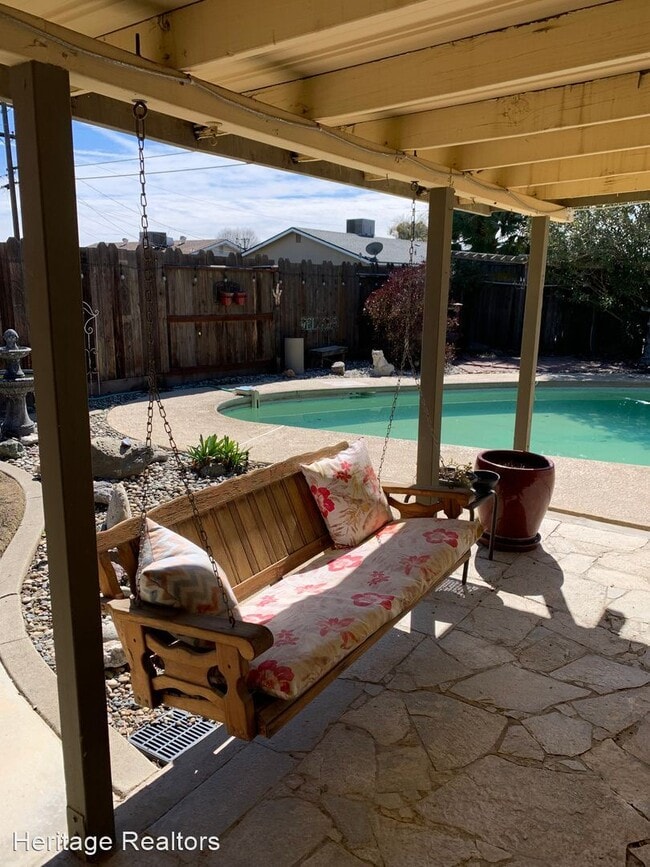 Building Photo - 3 br, 2 bath House - 379 W Deodar