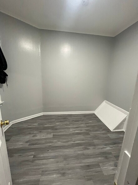 Building Photo - 591 15th Ave