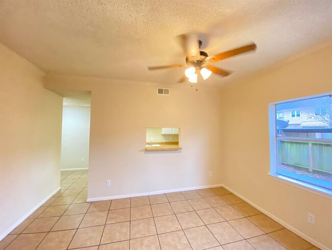 Building Photo - 7700 Creekbend Dr